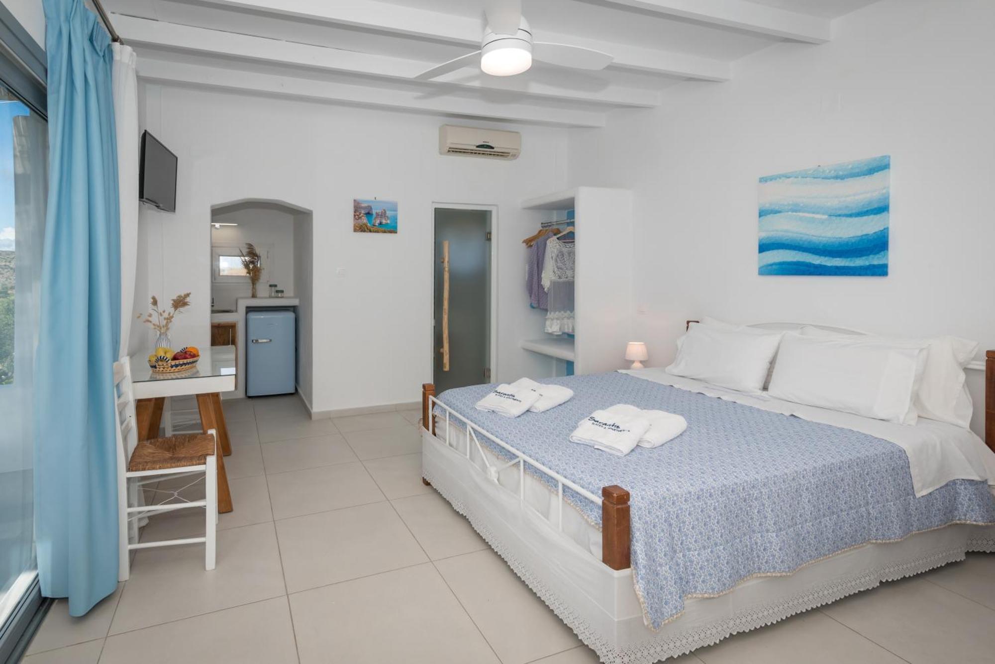 Sarantis Suites & Apartments Provatas Eksteriør billede